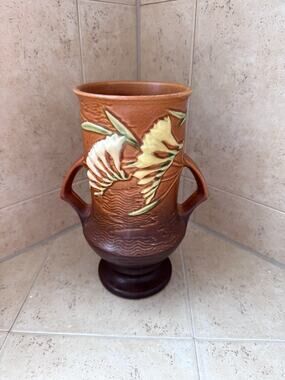 Roseville Pottery Freesia Vase 123-9 Terracotta Double-Handled 1945 Art Pottery